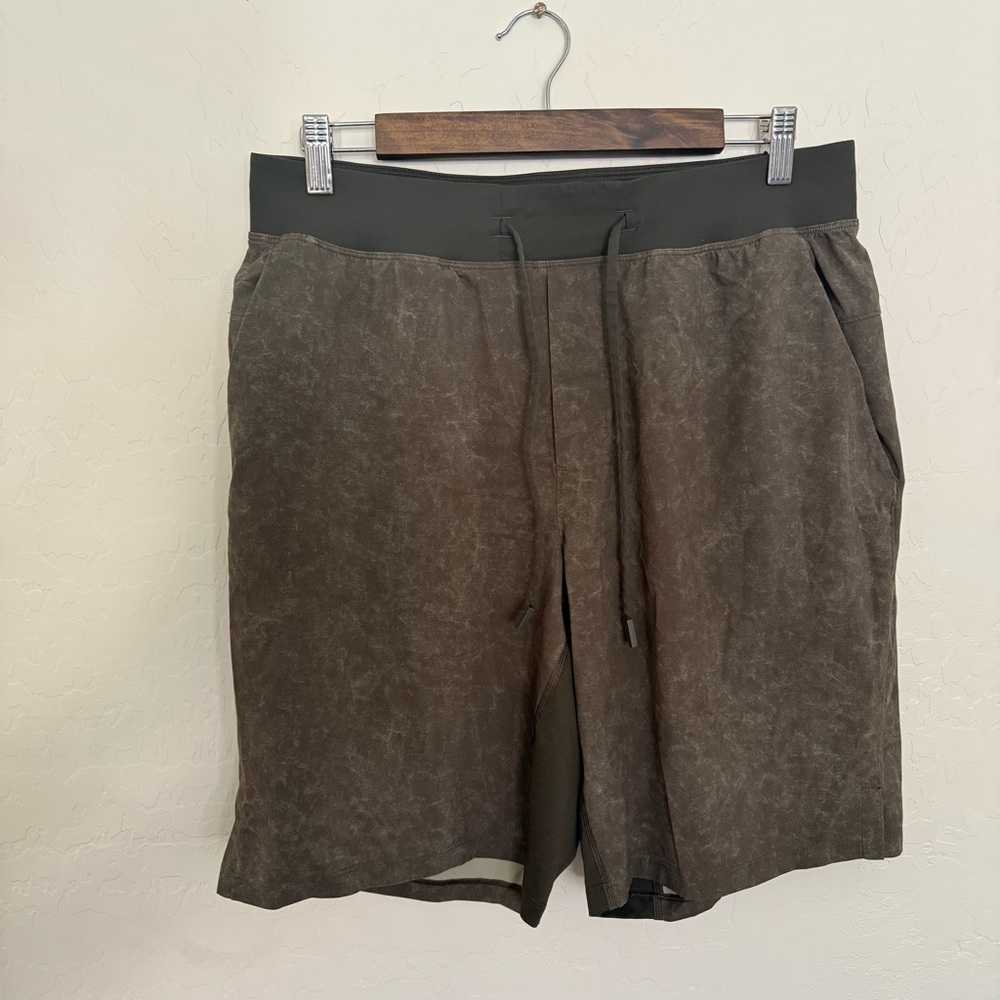 Lululemon men’s THE linerless Short size large